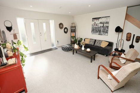 Photo of property in 7 Hillgrove Place, Fitzherbert, Palmerston North, 4410