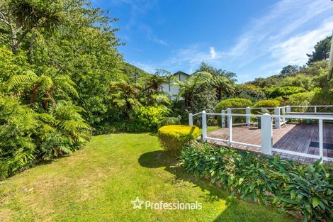 Photo of property in 1 Gemstone Drive, Birchville, Upper Hutt, 5018