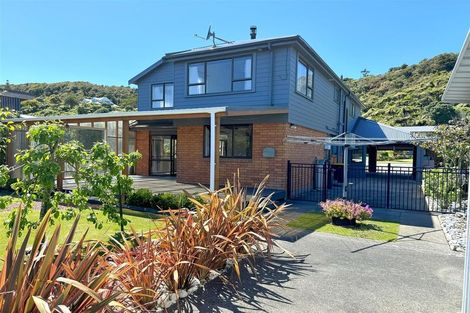 Photo of property in 14 Loris Place, Karoro, Greymouth, 7805