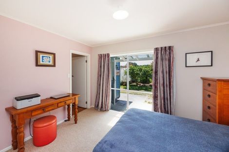 Photo of property in 15 Ferry Street, Foxton Beach, Foxton, 4815