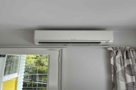 Photo of property in 4/8 Kaitawa Road, York Bay, Lower Hutt, 5013