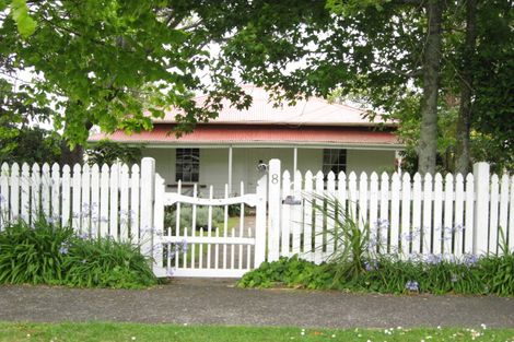Photo of property in 8 Wallace Road, Mangere Bridge, Auckland, 2022