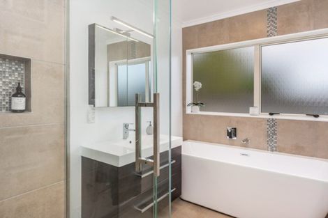 Photo of property in 22 Mangakoea Place, St Andrews, Hamilton, 3200