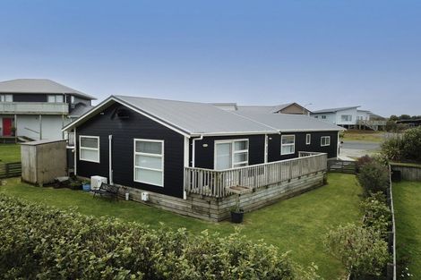 Photo of property in 3 Tua Tua Place, Baylys Beach, Dargaville, 0377
