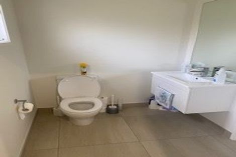 Photo of property in 10 Queens Road, Glen Avon, New Plymouth, 4312