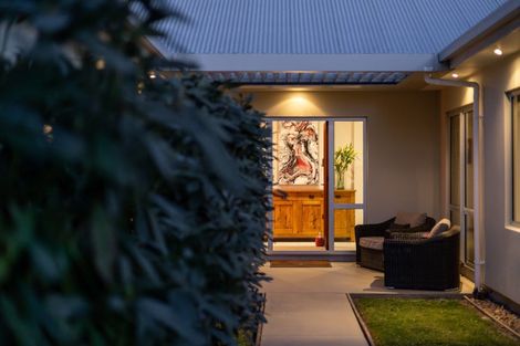 Photo of property in 142 North Parade, Richmond, Christchurch, 8013