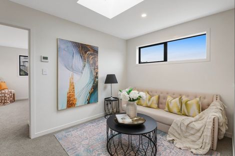 Photo of property in 5 Kawau Close, Orewa, 0931