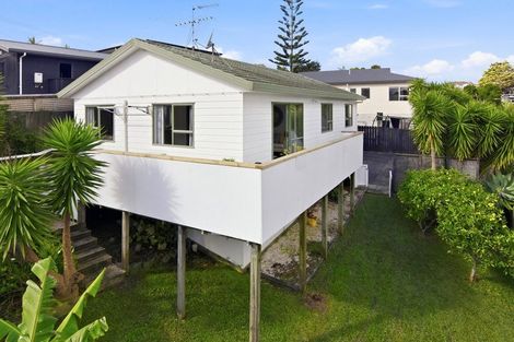 Photo of property in 1/4 Knott Road, Stanmore Bay, Whangaparaoa, 0932
