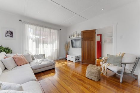 Photo of property in 6 Ngaio Street, Strandon, New Plymouth, 4312