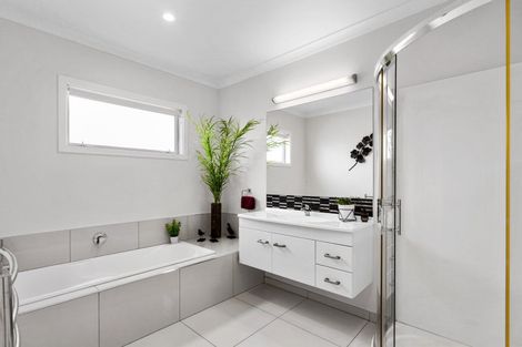 Photo of property in 21 Meissner Road, Havelock North, 4130