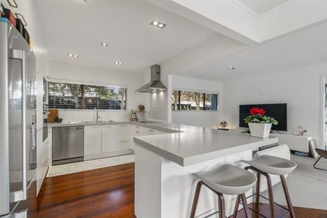 Photo of property in 13 James Evans Drive, Northcote, Auckland, 0627