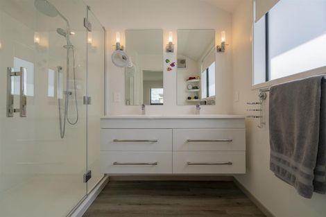 Photo of property in 4 Topping Place, Whitianga, 3510