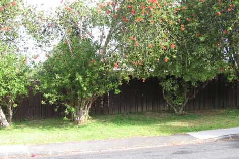 Photo of property in 1/3 Tallington Crescent, Torbay, Auckland, 0630