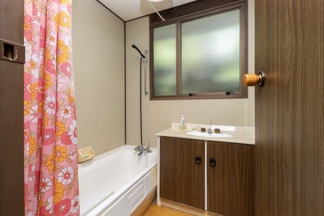 Photo of property in 1 Pendrell Road, Piha, 0772