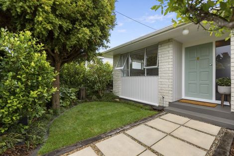 Photo of property in 21 York Crescent, Westown, New Plymouth, 4310