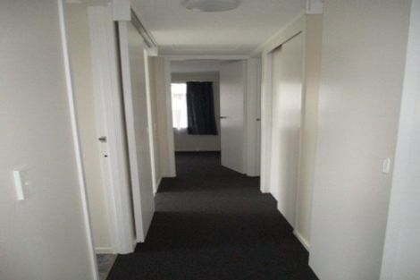 Photo of property in 22 Glen Close, Glen Eden, Auckland, 0602