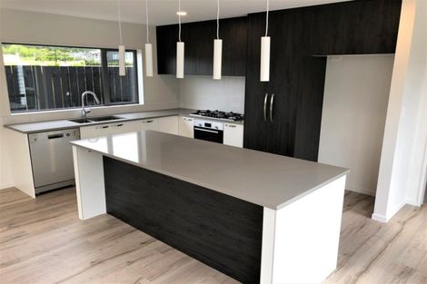 Photo of property in 39 Lumbarda Drive, Kumeu, 0810