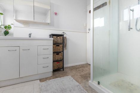 Photo of property in 4 Laurel Place, Awapuni, Palmerston North, 4412