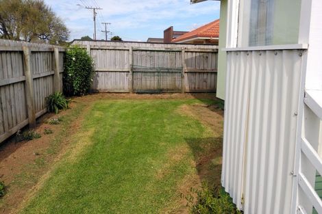 Photo of property in 1/10 Ropiha Street, Fitzroy, New Plymouth, 4312