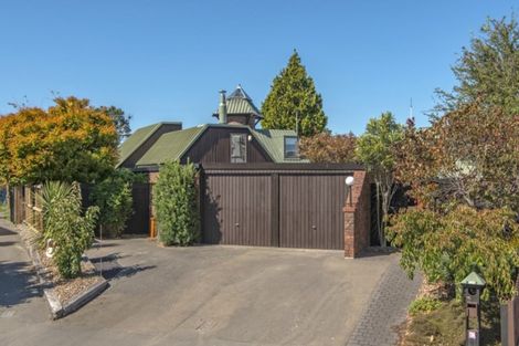Photo of property in 16 Woodstock Place, Russley, Christchurch, 8042