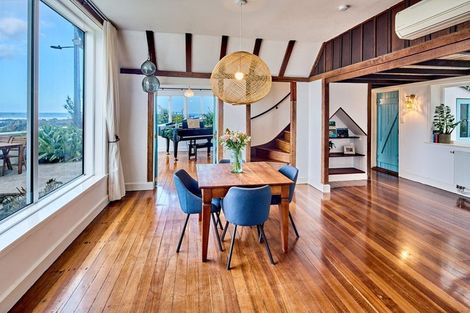 Photo of property in 336 The Esplanade, Island Bay, Wellington, 6023