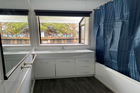 Photo of property in 44 Seymour Road, Sunnyvale, Auckland, 0612