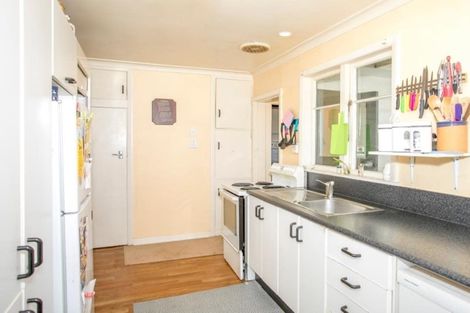 Photo of property in 2 Hendon Place, West End, Palmerston North, 4412