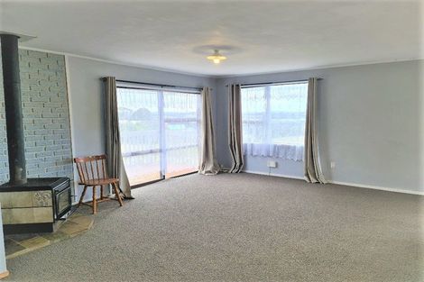 Photo of property in 28 Beauchamp Drive, Massey, Auckland, 0614