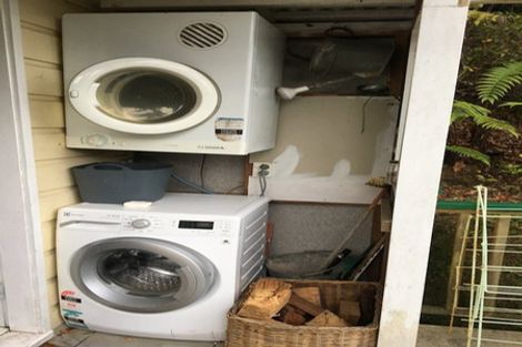 Photo of property in 92 Wyndham Road, Pinehaven, Upper Hutt, 5019