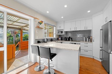 Photo of property in 56 Botany Road, Botany Downs, Auckland, 2010