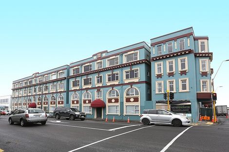 Photo of property in Devonport Apartments, 5/127 Saint Aubyn Street, New Plymouth, 4310