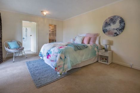 Photo of property in 2 Karoro Place, Paremata, Porirua, 5024