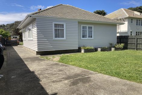 Photo of property in 16 Strathmore Avenue, Strathmore Park, Wellington, 6022