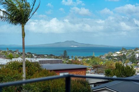Photo of property in 32a Knights Road, Rothesay Bay, Auckland, 0630