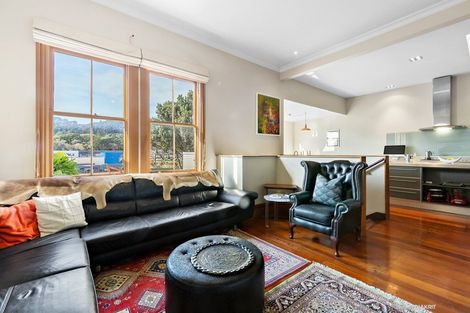 Photo of property in 33 Myrtle Crescent, Mount Cook, Wellington, 6021