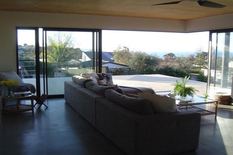 Photo of property in 26 Surf Road, Stanmore Bay, Whangaparaoa, 0932