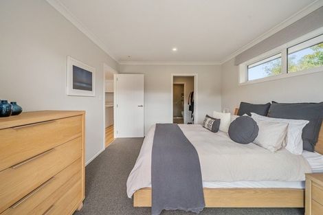Photo of property in 15 Rewarewa Way, Timberlea, Upper Hutt, 5018
