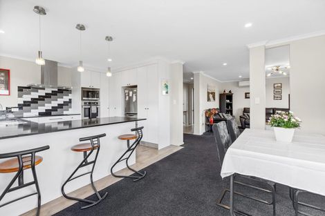 Photo of property in 1 Waikiwi Way, Papamoa, 3118