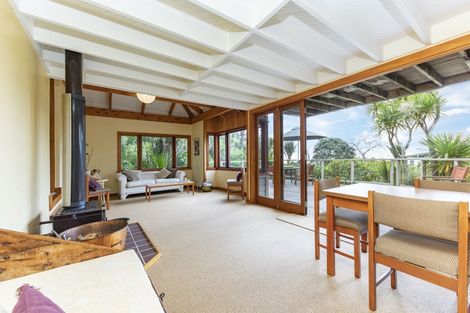 Photo of property in 7 Piha Road, Piha, 0772