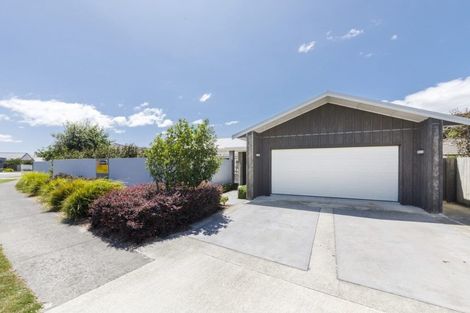 Photo of property in 4 Doncaster Court, Awapuni, Palmerston North, 4412