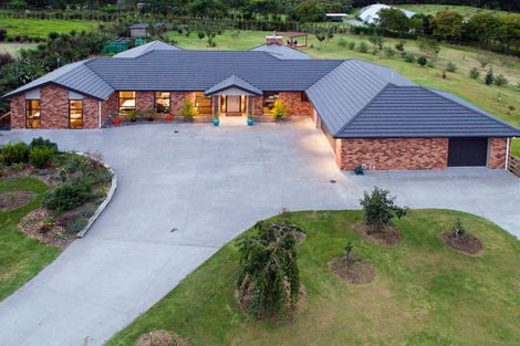 Photo of property in 82a Shaw Road, Oratia, Auckland, 0604