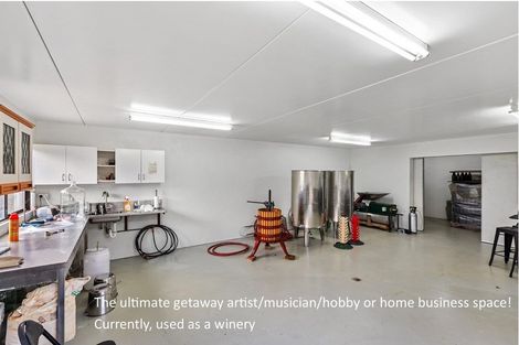 Photo of property in 76 Brick Bay Drive, Sandspit, Warkworth, 0982