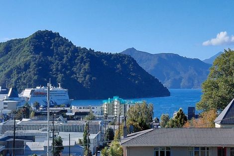 Photo of property in 116 Wellington Street, Picton, 7220