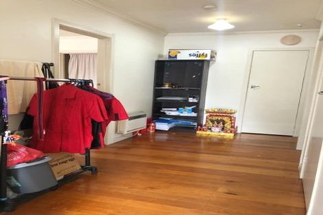 Photo of property in 26 Netherlands Avenue, Kelston, Auckland, 0602