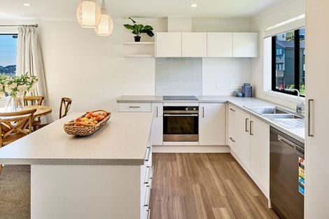 Photo of property in 18 Holystone Road, Whitby, Porirua, 5024