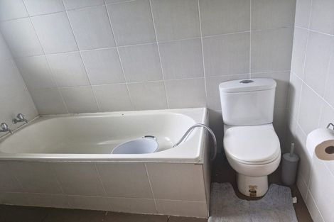 Photo of property in 2/27 Hutchinson Avenue, New Lynn, Auckland, 0600