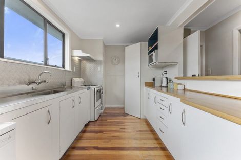 Photo of property in 11 Montrose Place, Takaro, Palmerston North, 4412