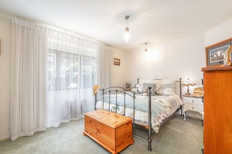 Photo of property in 18 Winston Avenue, Hokowhitu, Palmerston North, 4410