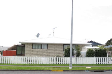 Photo of property in 2/24 Ellesmere Avenue, Bell Block, New Plymouth, 4312