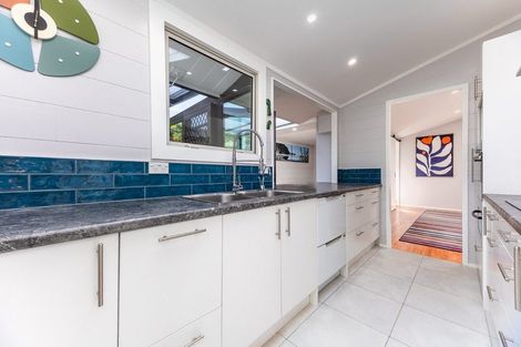 Photo of property in 15 Tiromoana Road, Raumati South, Paraparaumu, 5032